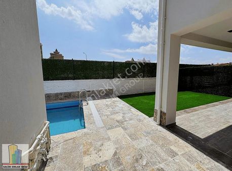Salim Group Emlaktan Muhteşem Konumda Havuzlu 3+1 Villa
