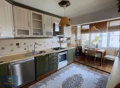 Cumhuriyet Mahallesinde Merkezi Konumda Temiz Kiralık 3+1 Daire