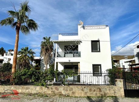 Doğuş Emlak'tan Turgutreis Site İçinde Ve Denize Yakın 3+1 Villa