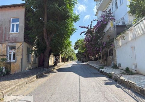 Planet’ten Kadıyoran Caddesinde 2007 Yapımı Havuzlu Düz Giriş 2+1 Daire