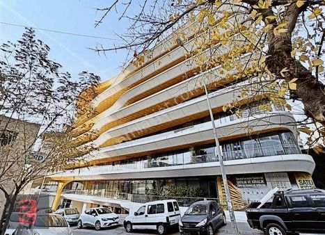 İstanbul Petek Rezidans Kiralık İki Banyolu Teraslı 1+1