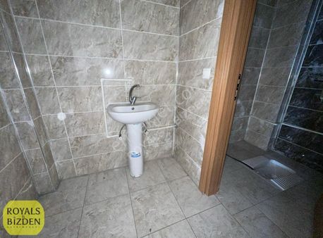 Cemil Çiçek Cd Eczaneye Kiralık 64 M2 + Bodrumlu Kiralık Dükkan