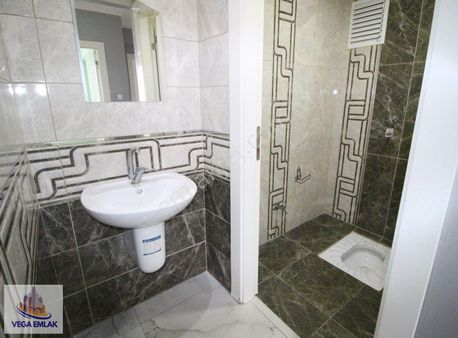 Vega Emlak'tan Fırsat Zafer Fırını Yakını Ara Kat Ön Cephe Daire