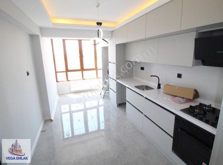 Vega Emlaktan Cadde Yanı Ova Market Yakını Full Yapılı 3+1 Daire