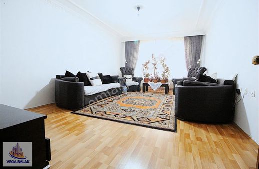 Vega Emlak'tan Ana Cadde Üzeri Önü Açık Geniş 3+1 125 M2 3.kat