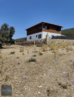 Urla Zeytineli'nde Doğa İçinde Denize 1 Km Tarla