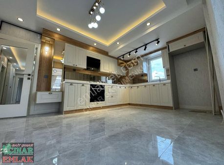 Çınar'dan Menderes'te İşçilik Harikası Geniş Ve Ferah 3+1 Daire!