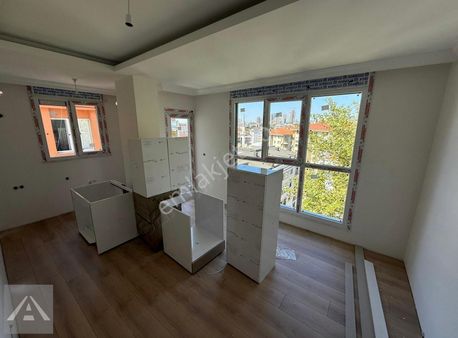 Adatepede Sıfır Binada Arakatta Balkonlu Lüks Sıfır 1+1