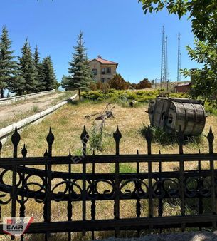 Hafik Merkez De Satılık Konak Ve Arsası