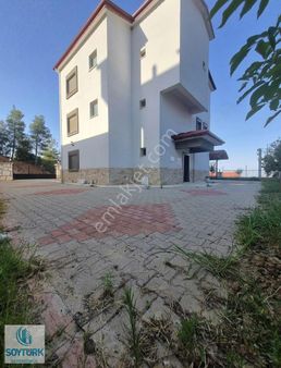 Soytürk'den Yeşilyaylada Altınyayla Sitesinde Zirvede Köşe Villa