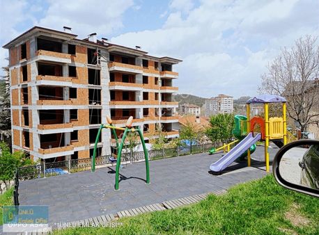 Ünlü Emlaktan Hazerbey Koleji&polis Okulu Mevkiinde Satılık 2+1