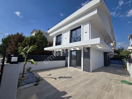 Didim Efelerde Satılık Havuzlu Ayrı Mutfaklı Villa