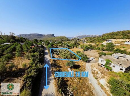 Erdemli Kösbucağı'nda Asfalt Yol Cepheli Ev Yapımına Uygun Bahçe