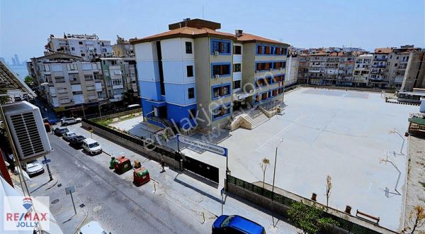İzmir Karşıyaka Alaybey Selçuk Yaşar Karşısı Satılık 3+1 Daire