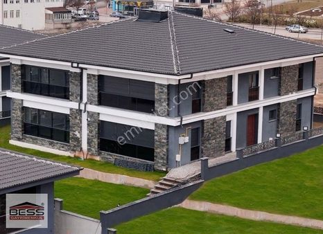 Bess'den Ihlamurkent'te Geniş Bahçeli Satılık Lüks 4+1 Villa