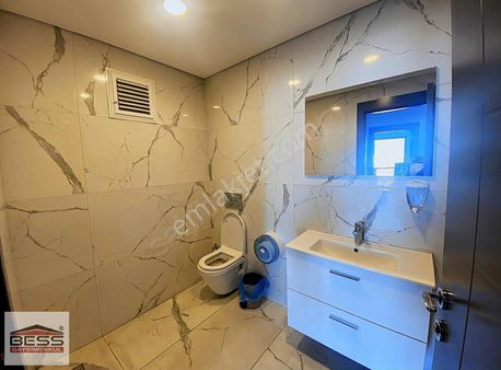 Bess'den Sakarya-1 Caddesi Gürdal Abacı Plaza'da Satılık İş Yeri