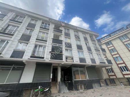 Arnavutksatılık Arnavutköy Bölgesinde Satılık 2+1 Ara Kat