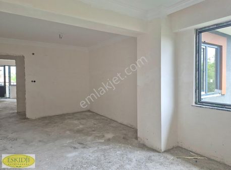 Eskidjiden Hendekde Satılık Sıfır 3+1 Daire