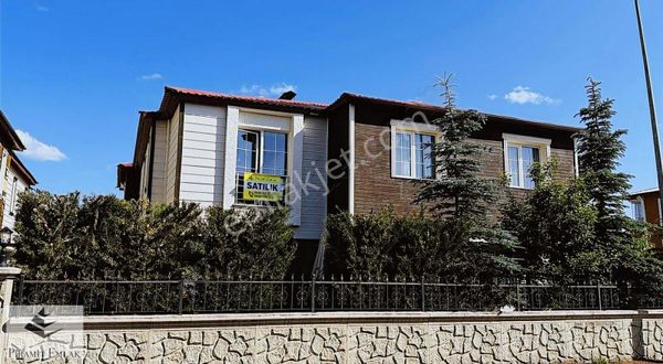 Piramit Gm'den Dadaşkentte Satılık 4.5+1 Villa