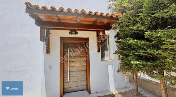 Denize Yakın 3+1 Havuzlu Villa