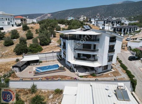 Didim Akbük'te (6+2) Merkezde Malikane Ful Deniz Manzaralı