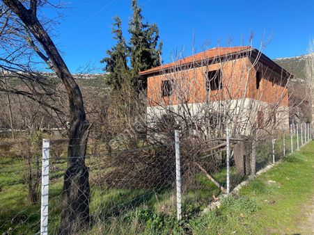 Cb Giz'den Kaş Bezirgan'da Satılık 2 Katlı Kargir Ev Ve Bahçe