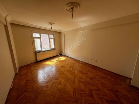 Naz Emlaktan Murat Reis Mahallesinde Masrafsız Geniş 3+1 Kiralık Daire