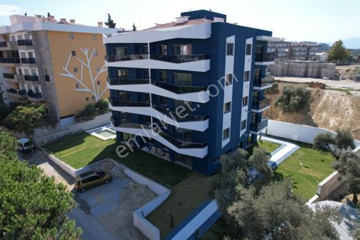 Kuşadası Merkezi Konum Genıs Kullanıslı Havuzlu Yatırım Kira Degerı Olan 1+1