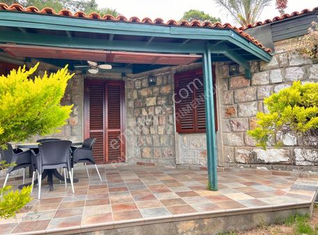 Turunç Amos Profesörler Sitesi'nde Satlık Deniz Manzaralı Taş Ev