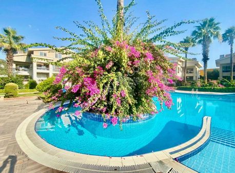 Marmaris Camiavlu'da Nezih Havuzlu Site İçinde Satılık 3+1 Daire