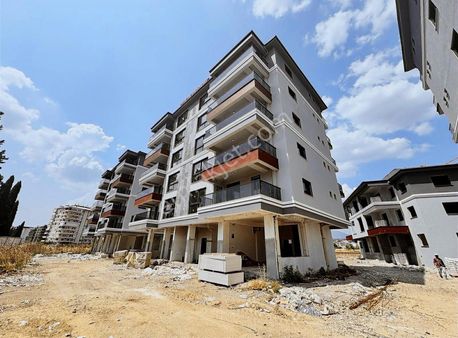 Real Center\\çiçek Park Sitesinde Arakat Ön Cephe Havuzlu 3+1