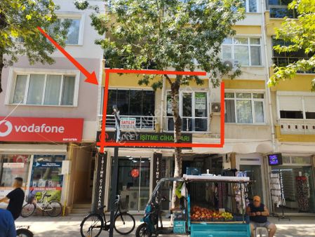 Şarköy Atatürk Caddesinde İkinci Kattaki Tadilatlı Daire Satılıktır.