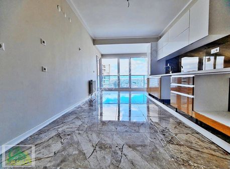 Ovacık'ta Bulvar Yakını 4+1 Site İçerisinde Teras Balkonlu Daire