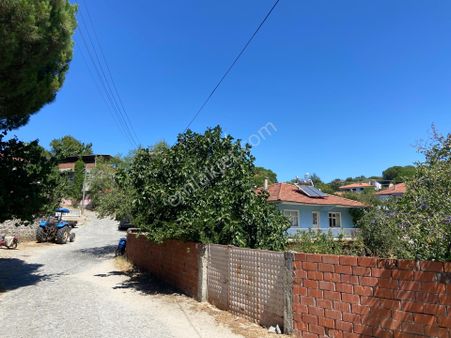 Bergama Kozak Karaveliler’de Satılık Köy Evi Ve Arsası