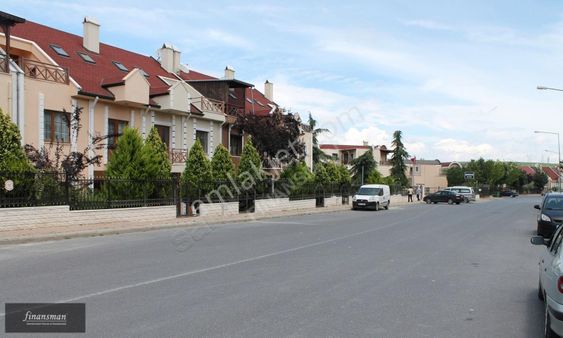 Finansman'dan... Site İçinde.. Bakımlı.. Fourlex.. Bahçeli Villa