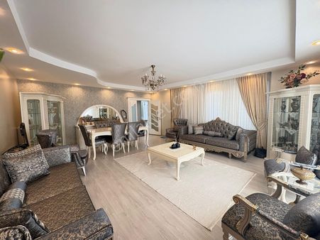 Prestijden Cumhuriyet'te Site İçi Doğalgazlı Asansörlü 5+1 Daire