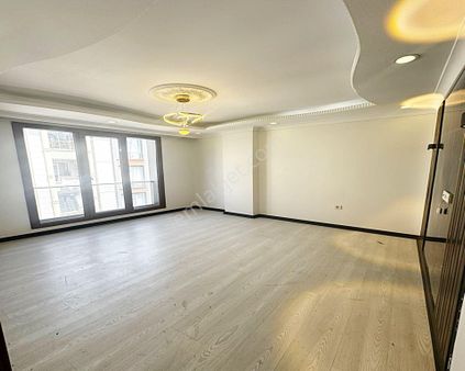 Esenyurt Belediye Üniversiteye Yakın Ulaşımın Dibinde 2+1 Çok Uygun Satılık Daire