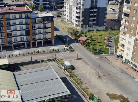 Papatya Caddesi Cepheli 3+1 Gb Cephe Satılık Büyük Daire.