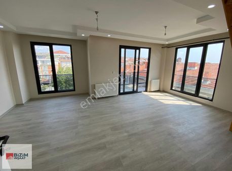Palmiye Meydanında Satılık Sıfır 5+2, 200m2, Asansörlü Daire!