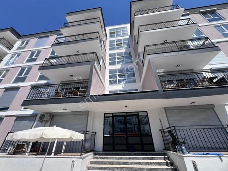 Eşin Vadi Sitesi'nde Havuz Cepheli Satılık Daire
