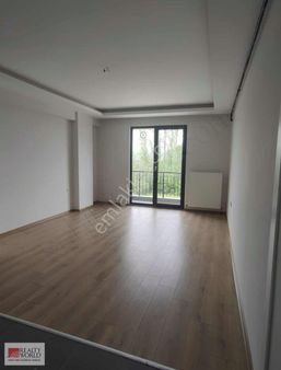 Rw Detay'dan Merkezi Konumda 1+1 Az Katlı Blokta Kiralık Daire