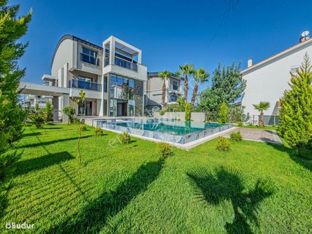 Vatandaşlığa Uygun Antalya Kadriye-belek’te Özel Havuzlu Ultra Lüx Tripleks Villa