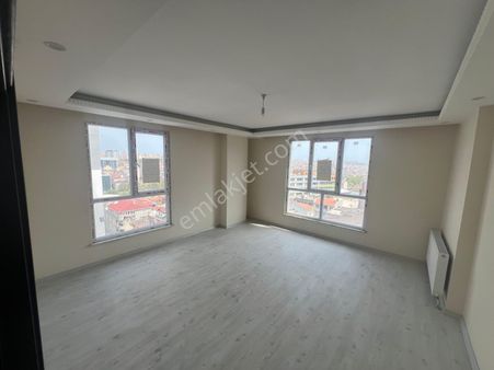 Esenler Tuna Vadi Sitesinde Acil Satılık 2+1 Köşe Daire !!