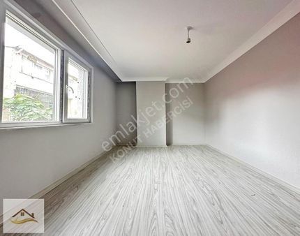 Sultanbeyli'de Oturuma Hazır Muhteşem Konumda 2+1 Ara Kat Daire