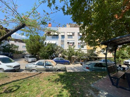 Altınoluk Merkezi Konumda Denize Yakın Müstakil Girişli Bahçe Katı Kat Mülkiyetli 2+1 Uygun Daire