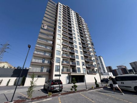 Cumhuriyet Mah. Meydan Göksu'da Lux Yapılı 1+1 Satılık Daire