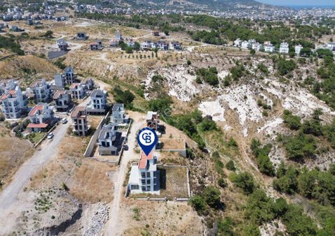 Mordoğan Kamukent Sitesi'nde Acil Satılık 6+2 Tam Müstakil Villa