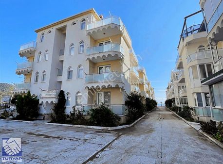 Altınoluk Yağcılar'da Denize Sıfır Sitede Satılık 2+1 Daire