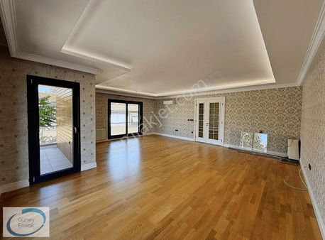 Florya'da 5 Yıllık Bina'da 5+2 Satılık Üst Dubleks