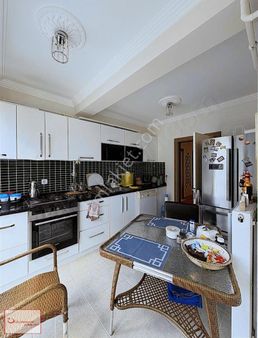 Uğurman Emlak'tan Ana Cadde Üzeri Kiralık 3+1 Daire